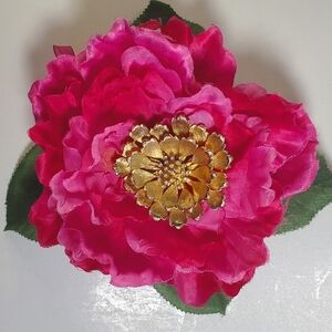 Vintage brooch large gold tone flower with clear Rhinestones